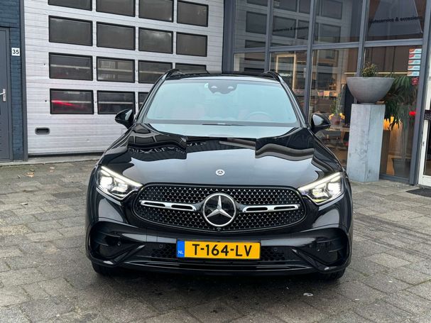 Mercedes-Benz GLC 300 e AMG Line 4Matic 230 kW image number 5