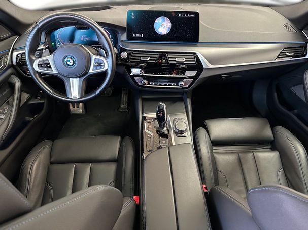 BMW 545 e xDrive 290 kW image number 16