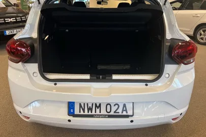 Car image 13