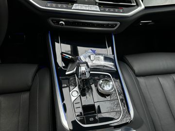 Car image 23