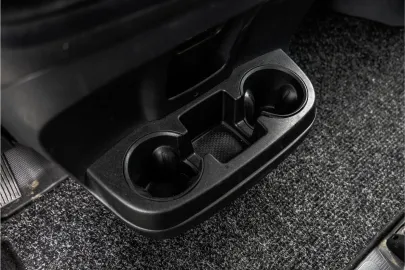 Car image 27