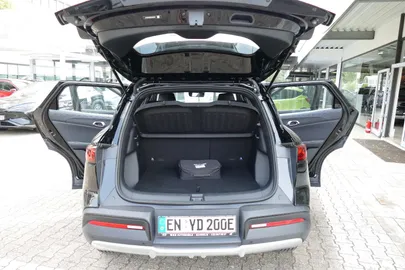 Car image 24