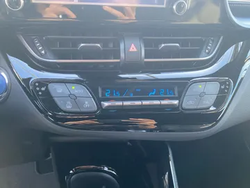 Car image 29