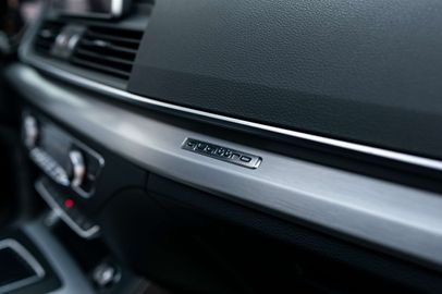 Car image 30