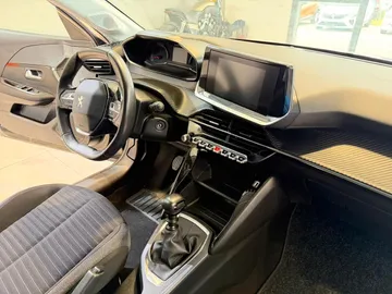 Car image 15