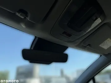 Car image 34