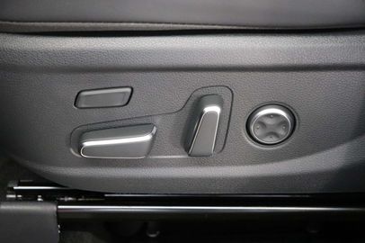 Car image 37