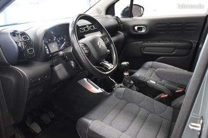 Car image 12