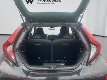 Car image 23
