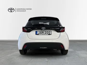 Car image 3