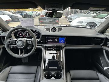 Car image 32