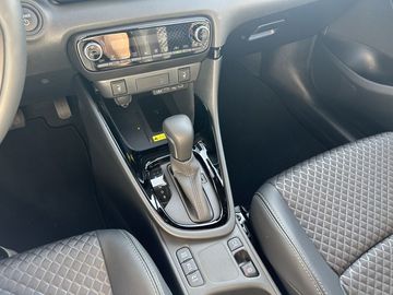 Car image 14