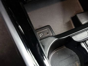 Car image 37
