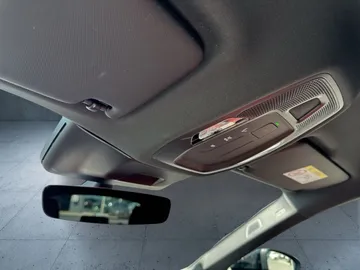 Car image 32