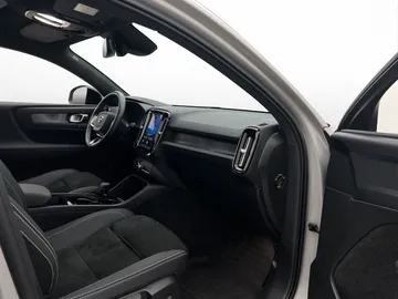 Car image 38