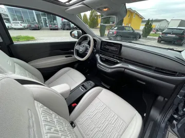Car image 33