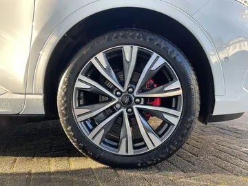 Car image 29