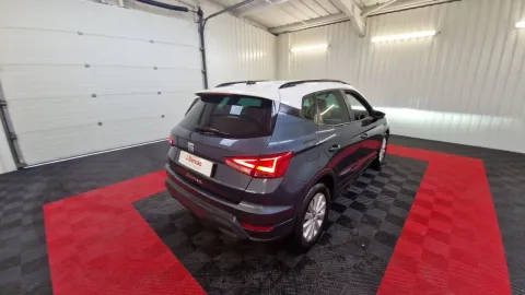 Car image 4