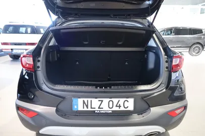 Car image 27