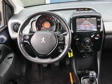 Car image 14