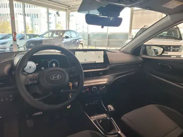 Car image 16