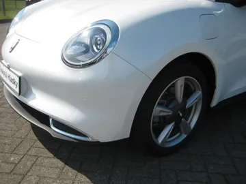 Car image 25