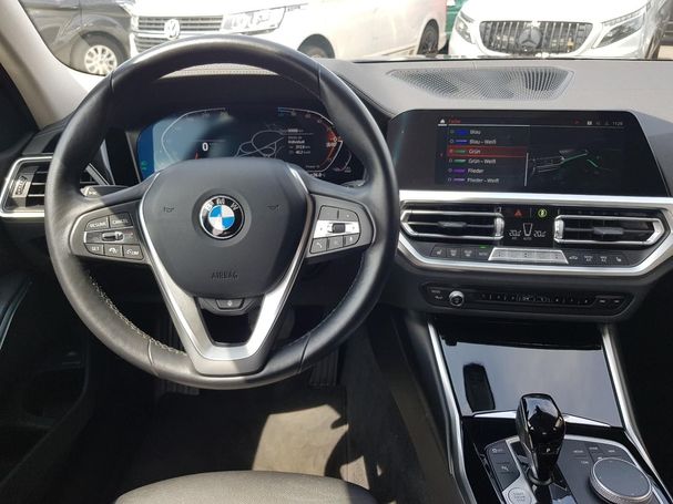 BMW 320d Touring xDrive Luxury Line 140 kW image number 18