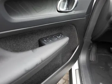 Car image 43