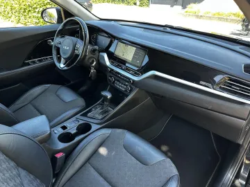 Car image 41