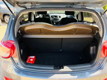 Car image 19