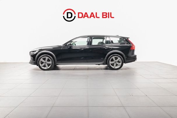 Volvo V60 Cross Country B4 AWD 146 kW image number 4