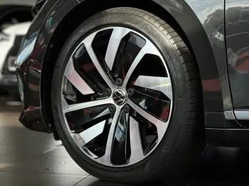 Car image 29
