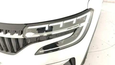 Car image 25
