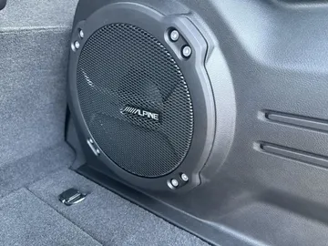 Car image 22