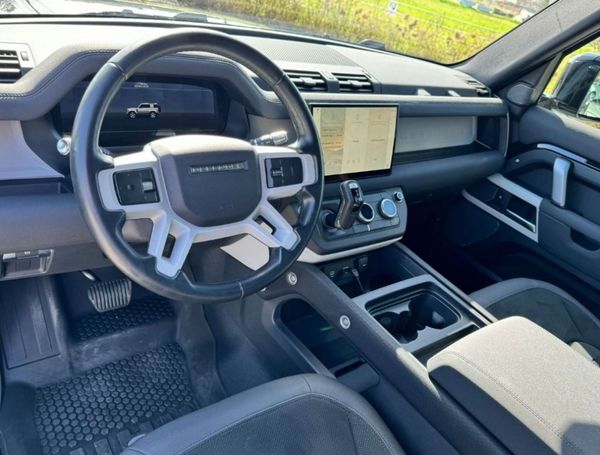 Land Rover Defender 147 kW image number 8