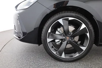 Car image 32