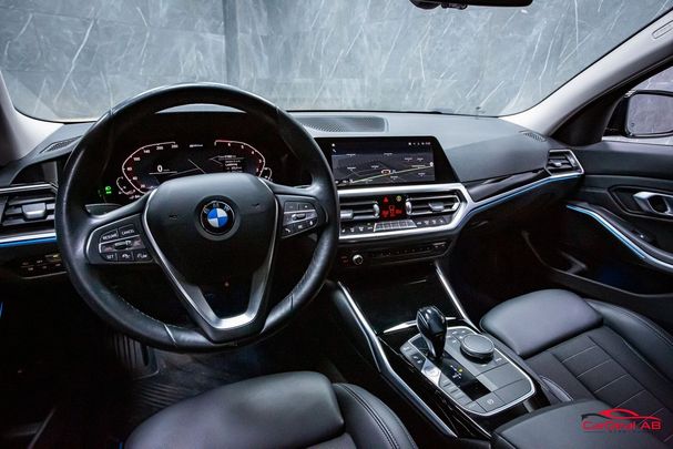 BMW 330e Touring 216 kW image number 13