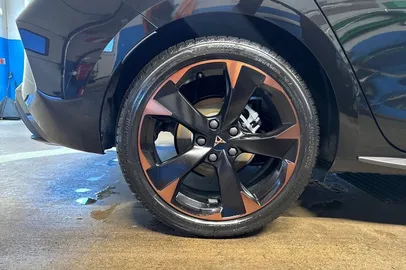 Car image 13