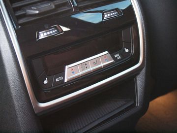 Car image 40