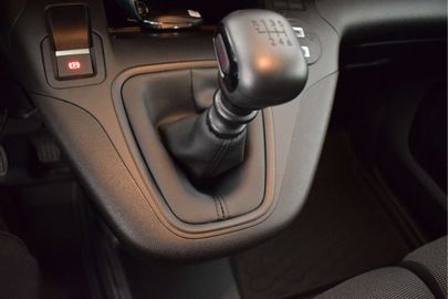 Car image 33