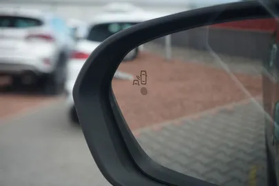 Car image 29