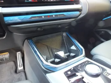 Car image 34