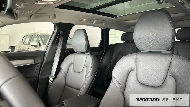 Volvo V90 Cross Country AWD 145 kW image number 12