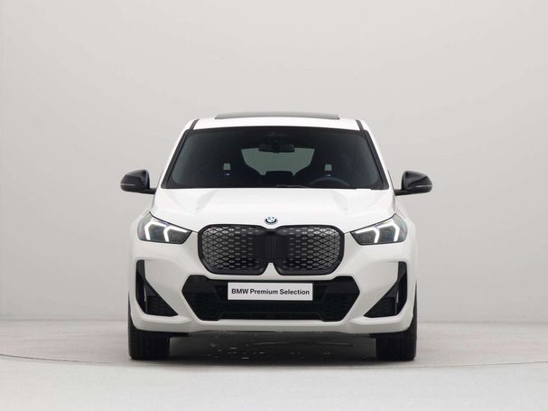 BMW iX1 eDrive20 M Sport 150 kW image number 6