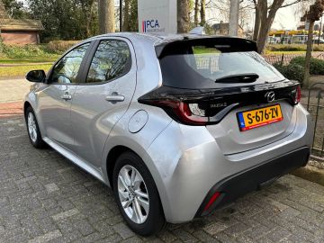 Car image 4