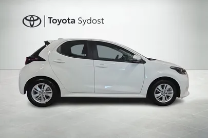 Car image 4