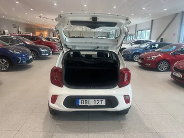 Car image 14