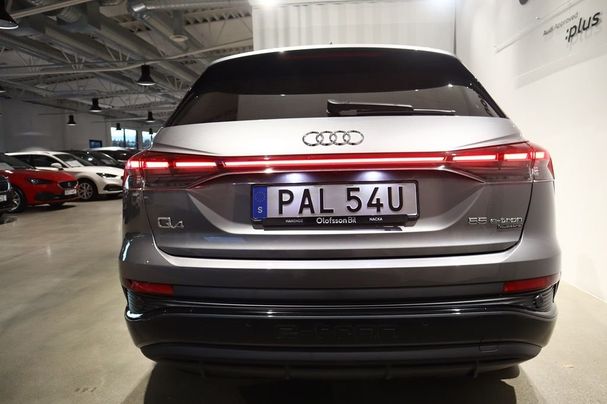 Audi Q4 55 quattro e-tron 250 kW image number 6