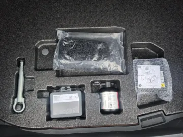 Car image 32