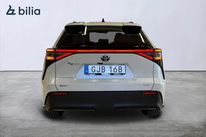 Car image 3